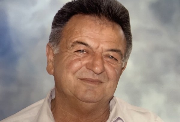 Ο Γ. ΜΑΝΩΛΗΣ ΑΠΟΧΑΙΡΕΤΑ ΤΟΝ ΘΩΜΑ ΑΔΑΜΟ ΓΚΑΜΠΕΤΑ