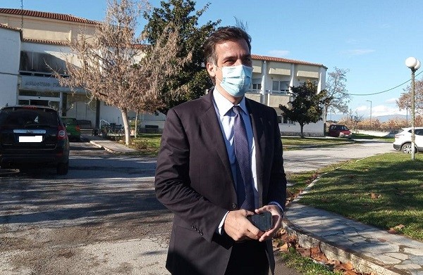 ΣΤΟ ΔΗΜΟΤΙΚΟ ΓΗΡΟΚΟΜΕΙΟ ΛΑΡΙΣΑΣ Ο ΠΡΟΕΔΡΟΣ ΤΟΥ ΕΟΔΥ Π. ΑΡΚΟΥΜΑΝΕΑΣ