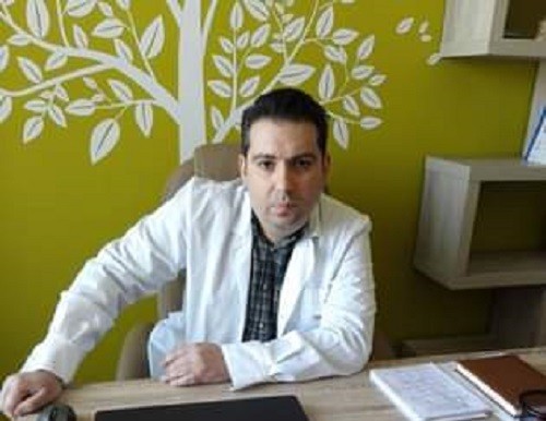 ΧΡΥΣΟΒΑΛΑΝΤΗΣ ΕΞΑΡΧΟΣ: Ο ΤΥΡΝΑΒΙΤΗΣ ΧΕΙΡΟΥΡΓΟΣ ΜΕ ΤΑ “ΧΡΥΣΑ” ΧΕΡΙΑ