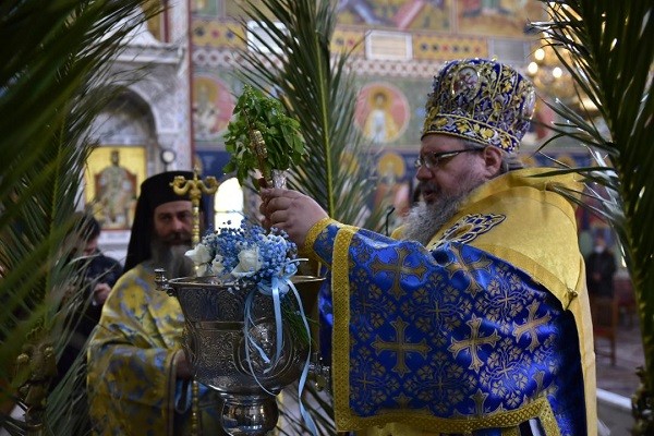 ΑΓΙΑΣΤΗΚΑΝ ΤΑ ΥΔΑΤΑ ΚΑΙ ΕΝΤΟΣ ΤΟΥ ΜΗΤΡΟΠΟΛΙΤΙΚΟΥ ΝΑΟΥ ΣΤΗ ΛΑΡΙΣΑ (ΦΩΤΟ)