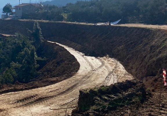 ΔΙΑΝΟΙΧΤΗΚΑΝ ΤΑ ΠΡΩΤΑ 6,5 ΧΛΜ ΣΤΟΝ ΠΑΡΑΛΙΑΚΟ ΑΞΟΝΑ ΡΑΚΟΠΟΤΑΜΟΣ -ΚΕΡΑΜΙΔΙ