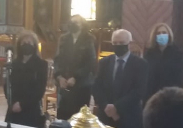Η ΕΚΠΑΙΔΕΥΤΙΚΗ ΚΟΙΝΟΤΗΤΑ ΤΗΣ ΛΑΡΙΣΑΣ ΤΙΜΗΣΕ ΤΟΥΣ 3 ΙΕΡΑΡΧΕΣ
