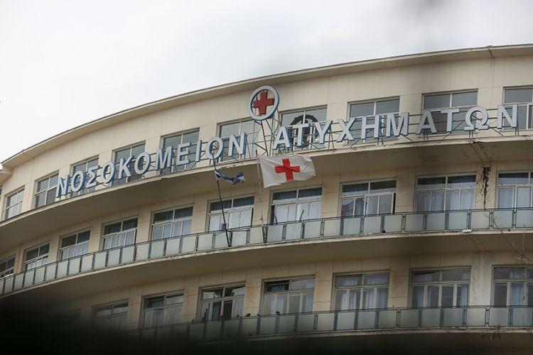 ΔΥΣΚΟΛΕΣ ΩΡΕΣ ΣΤΟ ΚΑΤ ΓΙΑ ΤΗ 18ΧΡΟΝΗ ΠΟΥ «ΚΕΡΑΥΝΟΒΟΛΗΘΗΚΕ» ΑΠΟ ΡΕΥΜΑ ΣΤΟ ΜΕΖΟΥΡΛΟ