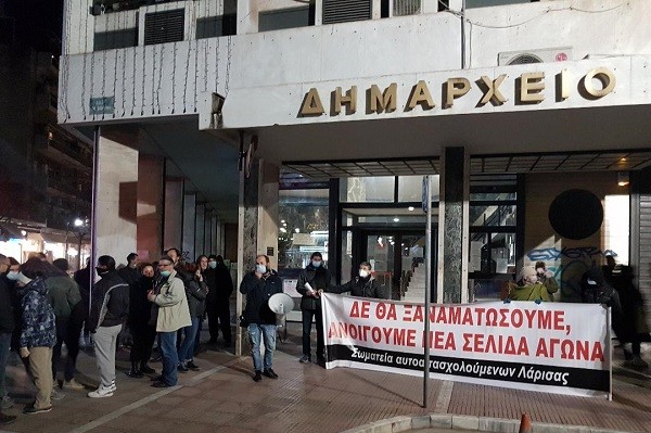ΑΓΩΝΙΣΤΙΚΗ ΣΥΝΕΡΓΑΣΙΑ ΕΜΠΟΡΩΝ: ΔΥΝΑΜΙΚΗ ΣΥΓΚΕΝΤΡΩΣΗ ΔΙΑΜΑΡΤΥΡΙΑΣ ΣΤΗ ΛΑΡΙΣΑ – ΠΟΡΕΙΑ ΜΕ ΑΥΤΟΚΙΝΗΤΑ ΣΤΟΝ ΤΥΡΝΑΒΟ (ΦΩΤΟ/ΒΙΝΤΕΟ)