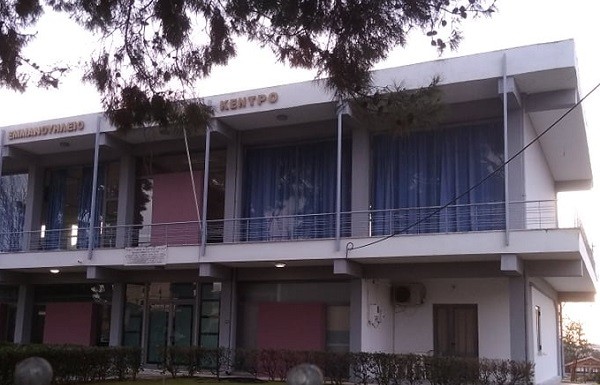 ΟΛΟΚΛΗΡΩΝΟΝΤΑΙ ΟΙ ΕΡΓΑΣΙΕΣ ΣΤΟ ΕΜΜΑΝΟΥΗΛΕΙΟ ΣΤΗΝ ΑΙΘΟΥΣΑ ΠΟΥ ΦΙΛΟΞΕΝΕΙ ΤΟΥ ΠΙΝΑΚΕΣ ΤΟΥ Δ. ΔΑΝΙΗΛ