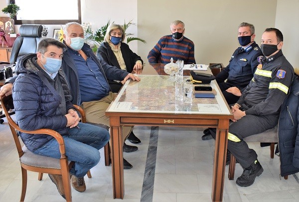 ΜΕ ΤΟΝ ΔΙΟΙΚΗΤΗ ΠΥΡΟΣΒΕΣΤΙΚΩΝ ΥΠΗΡΕΣΙΩΝ ΘΕΣΣΑΛΙΑΣ ΣΥΝΑΝΤΗΘΗΚΕ Ο ΔΗΜΑΡΧΟΣ ΚΙΛΕΛΕΡ