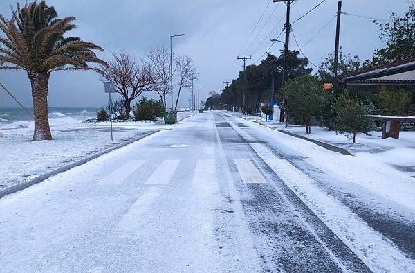 ΧΑΜΗΛΕΣ ΘΕΡΜΟΚΡΑΣΙΕΣ ΚΑΙ ΧΙΟΝΙ ΜΕΧΡΙ ΤΗ ΘΑΛΑΣΣΑ ΣΤΑ ΠΑΡΑΛΙΑ ΤΟΥ ΝΟΜΟΥ ΛΑΡΙΣΑΣ
