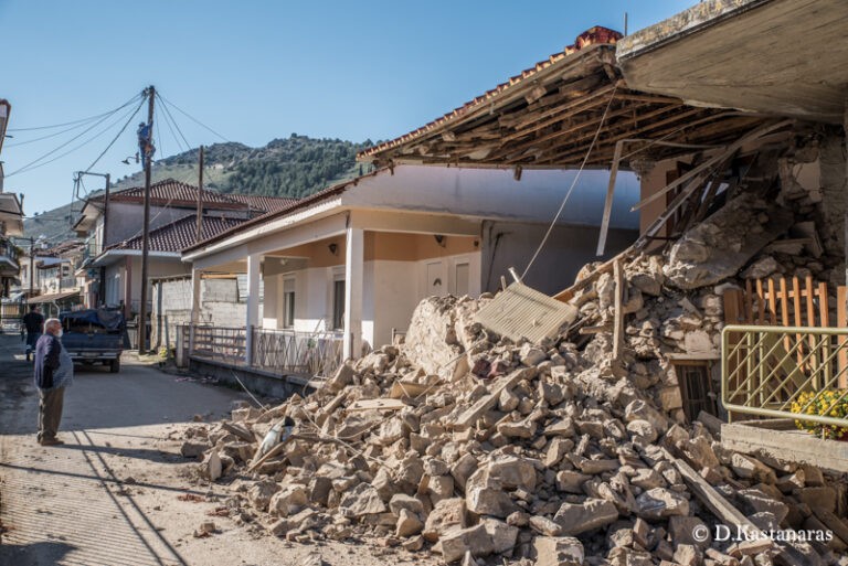 Ξεχασμένοι, χωρίς χρήματα και οικοδομικές άδειες οι σεισμόπληκτοι του νομού Λάρισας
