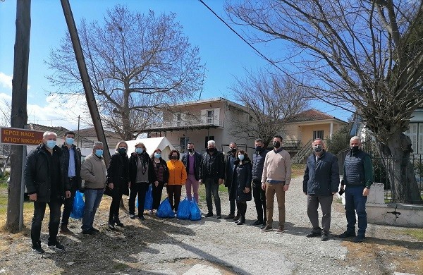 ΚΟΝΤΑ ΣΤΟΥΣ ΣΕΙΣΜΟΠΛΗΚΤΟΥΣ Η “ΛΑΡΙΣΑ ΜΠΡΟΣΤΑ” ΜΕ ΕΠΙΚΕΦΑΛΗΣ ΤΗ Ρ. ΚΑΡΑΛΑΡΙΩΤΟΥ