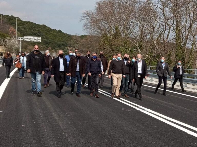 ΠΑΡΑΔΟΘΗΚΕ ΣΤΗΝ ΚΥΚΛΟΦΟΡΙΑ Η ΓΕΦΥΡΑ ΤΩΝ ΤΕΜΠΩΝ (ΦΩΤΟ)