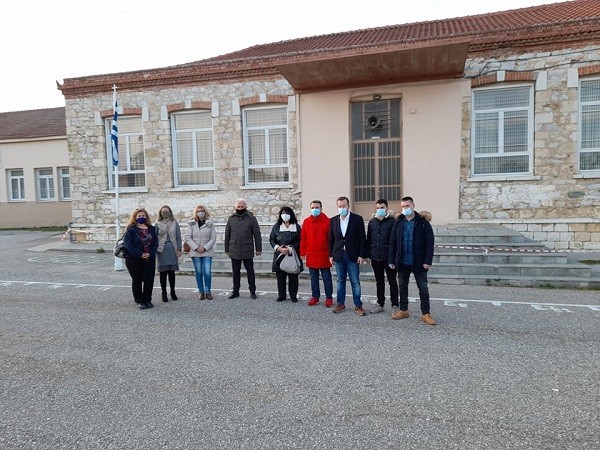 ΣΤΟ ΔΗΜΟΤΙΚΟ ΣΧΟΛΕΙΟ ΦΑΛΑΝΗΣ Η ΆΝΝΑ ΒΑΓΕΝΑ ΚΑΙ Ο ΒΑΣΙΛΗΣ ΚΟΚΚΑΛΗΣ