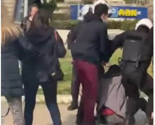 ΑΝΕΞΕΛΕΓΚΤΗ ΑΣΤΥΝΟΜΙΚΗ ΒΙΑ ΚΑΙ ΚΡΕΣΕΝΤΟ ΠΑΡΑΠΛΗΡΟΦΟΡΗΣΗΣ (ΒΙΝΤΕΟ)