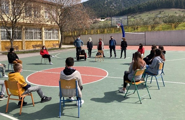 ΣΕ ΣΕΙΣΜΟΠΛΗΚΤΑ ΣΧΟΛΕΙΑ ΤΟΥ ΔΗΜΟΥ ΕΛΑΣΣΟΝΑΣ Η Δ.Δ.Ε Β. ΖΙΑΚΑ