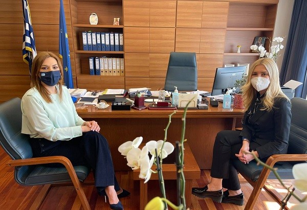 ΣΤΕΛΛΑ ΜΠΙΖΙΟΥ: ΔΙΝΟΥΜΕ ΚΙΝΗΤΡΑ ΠΟΥ ΘΑ ΠΡΟΣΕΛΚΥΣΟΥΝ ΝΕΟΥΣ ΑΝΘΡΩΠΟΥΣ ΣΤΗΝ ΑΓΡΟΤΙΚΗ ΟΙΚΟΝΟΜΙΑ.