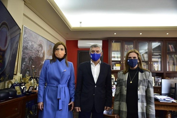 ΖΩΗ ΡΑΠΤΗ: ΠΑΙΔΙΑΤΡΟΙ ΚΑΙ ΚΙΝΗΤΕΣ ΜΟΝΑΔΕΣ ΣΤΟ ΠΛΕΥΡΟ ΤΩΝ ΣΕΙΣΜΟΠΛΗΚΤΩΝ (ΦΩΤΟ/ΒΙΝΤΕΟ)