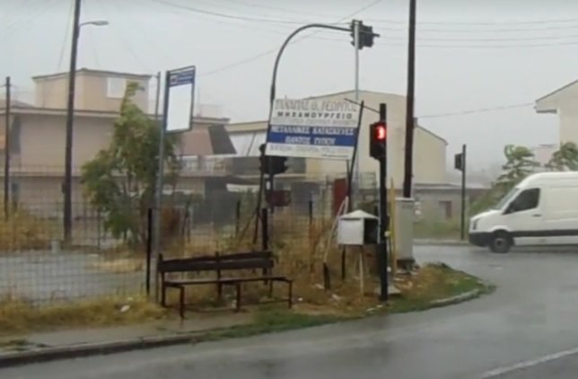 ΖΗΤΟΥΝ ΣΤΕΓΑΣΤΡΟ ΣΕ ΣΤΑΣΗ ΤΟΥ ΚΤΕΛ ΣΤΟΝ ΤΥΡΝΑΒΟ