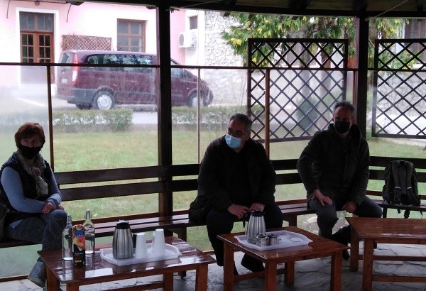 ΣΤΟ ΚΕΘΕΑ ΑΝΤΙΠΡΟΣΩΠΕΙΑ ΤΗΣ Κ.Ο. ΛΑΡΙΣΑΣ ΤΟΥ ΚΚΕ ΜΕ ΕΠΙΚΕΦΑΛΗΣ ΤΟΝ Γ. ΛΑΜΠΡΟΥΛΗ