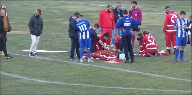 ΣΟΚ ΛΟΓΩ ΣΟΒΑΡΟΥ ΤΡΑΥΜΑΤΙΣΜΟΥ ΠΟΔΟΣΦΑΙΡΙΣΤΗ ΣΤΟ ΜΑΤΣ Π.Ο. ΕΛΑΣΣΟΝΑΣ – Α.Ο. ΣΕΛΛΑΝΩΝ (ΦΩΤΟ)