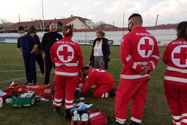 ΕΠΕΣΤΡΕΨΕ ΣΤΟ ΣΠΙΤΙ ΤΟΥ Ο ΑΤΥΧΟΣ ΠΟΔΟΣΦΑΙΡΙΣΤΗΣ ΠΟΥ ΤΡΑΥΜΑΤΙΣΤΗΚΕ ΣΤΗΝ ΕΛΑΣΣΟΝΑ