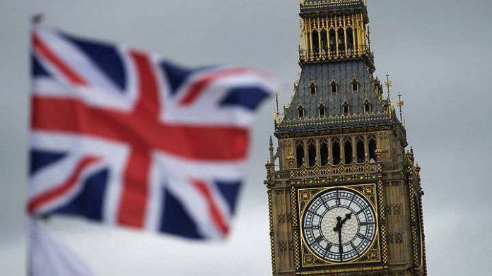 ΠΛΗΓΜΑ ΓΙΑ ΤΟΝ ΤΟΥΡΙΣΜΟ: Η ΒΡΕΤΑΝΙΑ ΑΦΗΣΕ ΕΚΤΟΣ ΠΡΑΣΙΝΗΣ ΛΙΣΤΑΣ ΤΗΝ ΕΛΛΑΔΑ