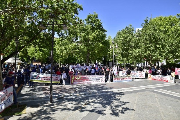 ΠΑΛΜΟΣ ΚΑΙ ΚΑΛΛΙΤΕΧΝΙΚΑ ΔΡΩΜΕΝΑ ΣΤΗ ΜΑΖΙΚΗ ΑΠΕΡΓΙΑΚΗ ΣΥΓΚΕΝΤΡΩΣΗ ΤΟΥ ΕΡΓΑΤΙΚΟΥ ΚΕΝΤΡΟΥ ΛΑΡΙΣΑΣ (ΦΩΤΟ//ΒΙΝΤΕΟ)