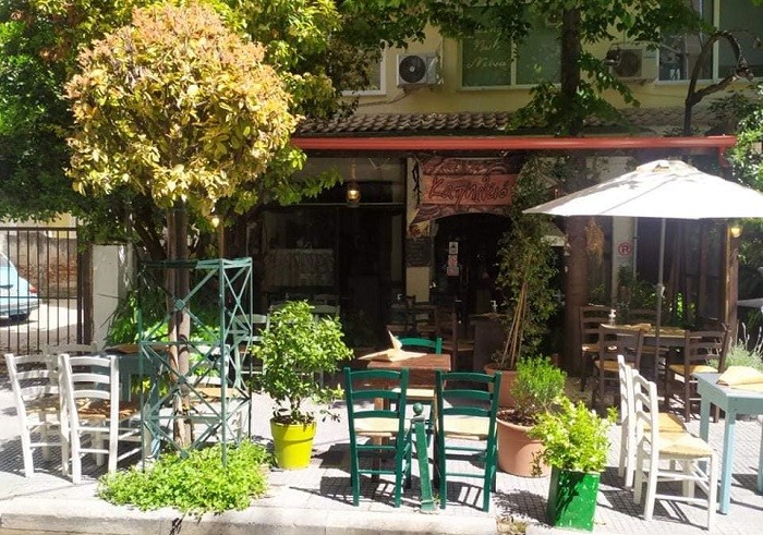 ΤΡΑΠΕΖΑΚΙΑ ΕΞΩ ΓΙΑ ΤΟ ΚΑΠΗΛΕΙΟ
