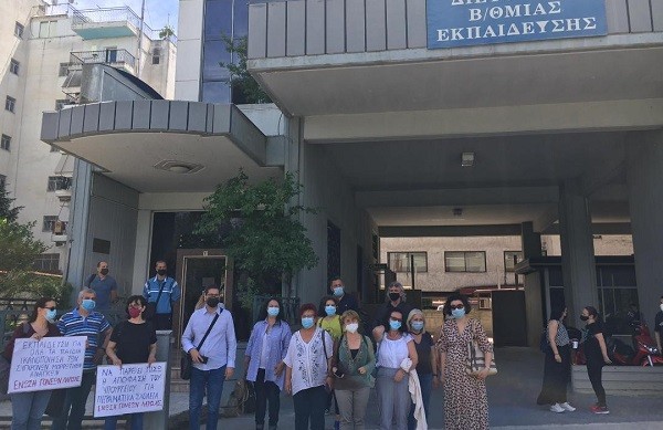 ΝΕΑ ΔΙΑΜΑΡΤΥΡΙΑ ΣΤΗ ΛΑΡΙΣΑ ΓΙΑ ΤΑ ΠΡΟΤΥΠΑ ΚΑΙ ΠΕΙΡΑΜΑΤΙΚΑ ΣΧΟΛΕΙΑ