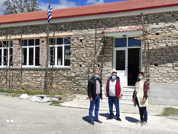 Ο ΔΗΜΟΣ ΤΕΜΠΩΝ ΑΝΑΔΕΙΚΝΥΕΙ ΤΟ ΠΕΤΡΙΝΟ ΔΗΜΟΤΙΚΟ ΣΧΟΛΕΙΟ ΣΤΟ ΜΑΚΡΥΧΩΡΙ
