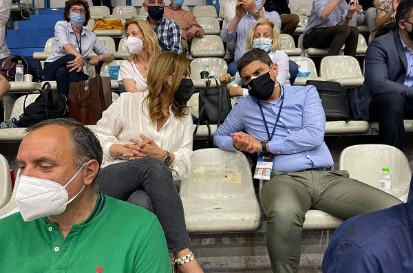 ΣΤΗ ΛΑΡΙΣΑ ΓΙΑ ΤΑ ΠΡΟΚΡΙΜΑΤΙΚΑ ΒΟΛΕΪ ΓΥΝΑΙΚΩΝ Ο Λ. ΑΥΓΕΝΑΚΗΣ