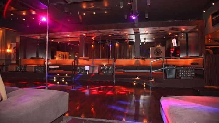 ΔΗΜΟΣΙΟΓΡΑΦΟΣ ΕΚΑΝΕ ΣΕΞ ΣΕ SWINGER ΚΛΑΜΠ ΓΙΑ ΝΑ ΚΑΝΕΙ ΠΙΟ ΡΕΑΛΙΣΤΙΚΟ ΤΟ ΡΕΠΟΡΤΑΖ ΤΗΣ (ΒΙΝΤΕΟ)