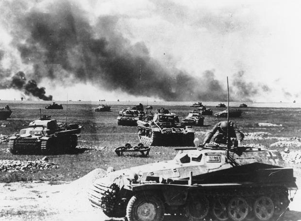 ΓΙΑ ΤΗΝ ΕΠΕΤΕΙΟ ΤΩΝ 80 ΧΡΟΝΩΝ ΑΠΟ ΤΗΝ ΕΙΣΒΟΛΗ ΤΗΣ ΝΑΖΙΣΤΙΚΗΣ ΓΕΡΜΑΝΙΑΣ ΣΤΗΝ ΕΣΣΔ