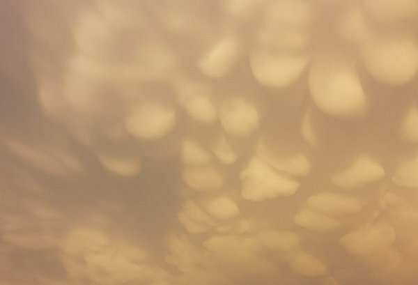 ΤΙ ΕΙΝΑΙ ΤΑ ΣΥΝΝΕΦΑ MAMMATUS ΠΟΥ ΕΜΦΑΝΙΣΤΗΚΑΝ ΧΘΕΣ ΣΕ ΛΑΡΙΣΑ – ΤΥΡΝΑΒΟ – ΑΜΠΕΛΩΝΑ