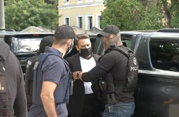 ΟΙ ΣΥΝΟΜΙΛΙΕΣ ΤΗΣ ΑΓΓΕΛΙΚΗΣ ΝΙΚΟΛΟΥΛΗ ΜΕ ΤΟΝ 32ΧΡΟΝΟ ΣΥΖΥΓΟΚΤΟΝΟ