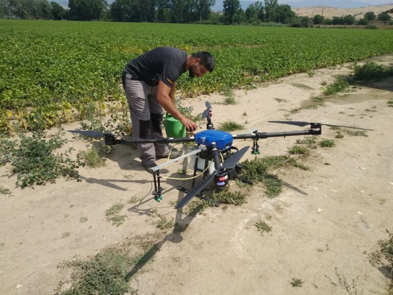 ΨΕΚΑΖΟΥΝ ΜΕ DRONE ΚΑΛΛΙΕΡΓΕΙΕΣ ΣΤΟΝ ΒΡΥΟΤΟΠΟ (ΦΩΤΟ – VIDEO)