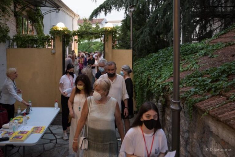 ΠΑΡΑΛΕΙΠΟΜΕΝΑ ΑΠΟ ΤΗΝ ΠΡΕΜΙΕΡΑ ΤΗΣ ΠΑΡΑΣΤΑΣΗΣ ΤΟΥ Θ.Θ «ΟΤΙ ΘΥΜΑΜΑΙ ΧΑΙΡΟΜΑΙ» (ΦΩΤΟ)