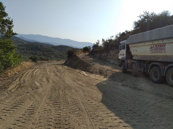 ΣΕ ΕΞΕΛΙΞΗ ΑΠΟ ΤΗΝ ΠΕΡΙΦΕΡΕΙΑ ΟΙ ΕΡΓΑΣΙΕΣ ΚΑΤΑΣΚΕΥΗΣ ΤΟΥ ΔΡΟΜΟΥ ΠΟΥ ΕΝΩΝΕΙ ΑΜΠΕΛΩΝΑ – ΡΟΔΙΑ  ΜΕ ΓΟΝΝΟΥΣ