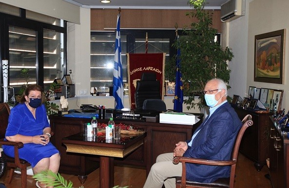 Η ΛΙΝΑ ΜΕΝΔΩΝΗ ΚΑΙ Η ΔΙΑΧΕΙΡΙΣΗ ΤΟΥ Α’ ΑΡΧΑΙΟΥ ΘΕΑΤΡΟΥ ΛΑΡΙΣΑΣ