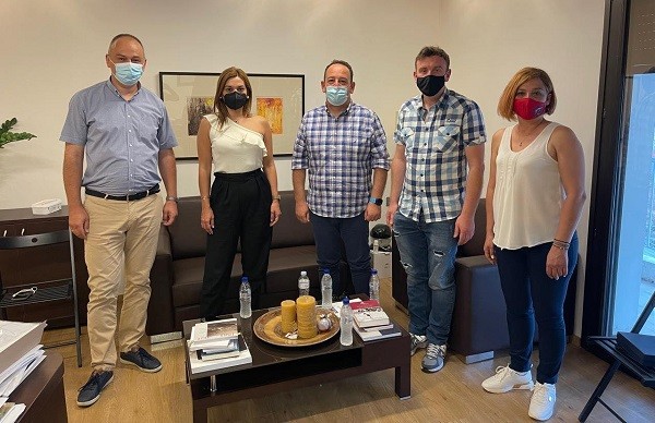 ΜΕ ΑΝΤΙΠΡΟΣΩΠΕΙΑ ΤΗΣ ΕΣΠΕΛ ΣΥΝΑΝΤΗΘΗΚΕ Η ΣΤ. ΜΠΙΖΙΟΥ 