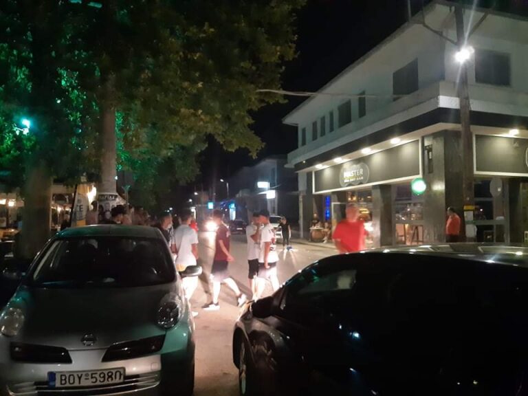 ΜΗΧΑΝΑΚΙ ΤΡΑΥΜΑΤΙΣΕ ΣΕΡΒΙΤΟΡΟ ΣΤΟ ΚΕΝΤΡΟ ΤΟΥ ΑΜΠΕΛΩΝΑ
