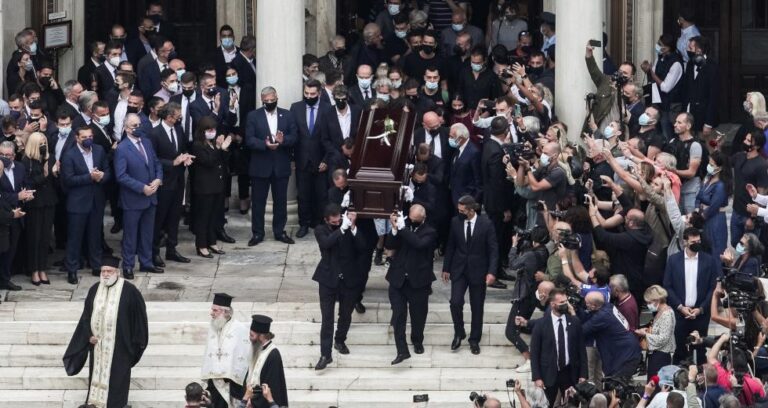 ΤΕΛΕΥΤΑΙΑ ΥΠΟΚΛΙΣΗ ΣΤΟΝ ΜΙΚΗ ΘΕΟΔΩΡΑΚΗ