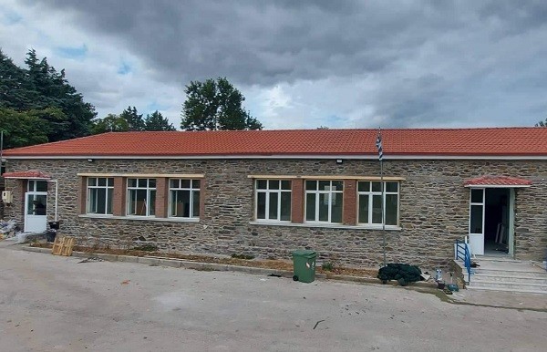 ΔΗΜΟΣ ΤΕΜΠΩΝ: ΕΡΓΑΣΙΕΣ ΣΥΝΤΗΡΗΣΗΣ ΚΑΙ ΕΝΕΡΓΕΙΑΚΗΣ ΑΝΑΒΑΘΜΙΣΗΣ ΤΩΝ ΣΧΟΛΙΚΩΝ ΚΤΙΡΙΩΝ ΕΝΟΨΕΙ ΤΗΣ ΝΕΑΣ ΣΧΟΛΙΚΗΣ ΧΡΟΝΙΑΣ