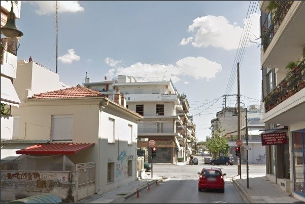 “ΠΡΟΒΛΗΜΑΤΙΚΟ” ΦΑΝΑΡΙ ΣΤΟ ΚΕΝΤΡΟ ΤΗΣ ΛΑΡΙΣΑΣ