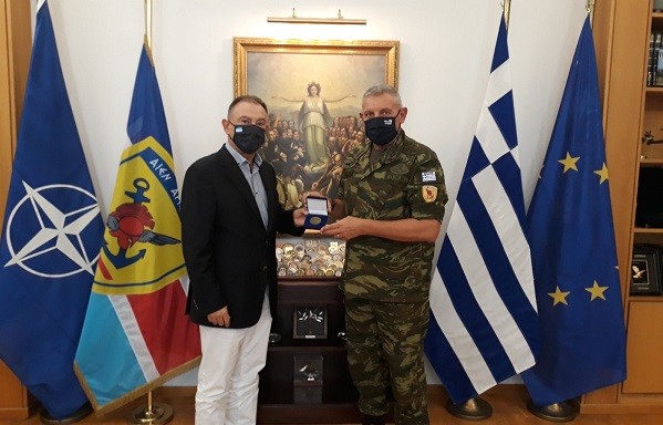 ΣΥΝΑΝΤΗΣΗ ΧΡΗΣΤΟΥ ΚΕΛΛΑ – ΚΩΝΣΤΑΝΤΙΝΟΥ ΦΛΩΡΟΥ ΣΤΟ ΠΕΝΤΑΓΩΝΟ