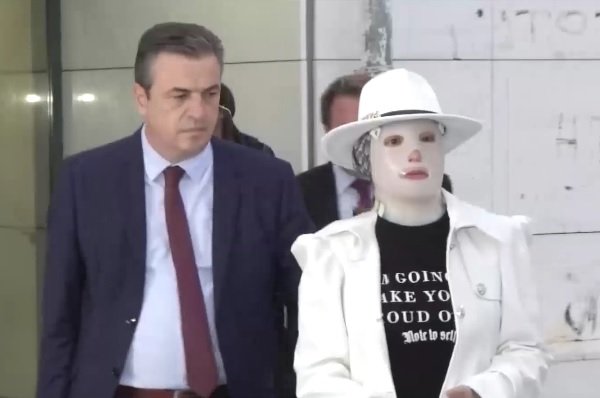 15ΕΤΗ ΚΑΘΕΙΡΞΗ ΣΤΗΝ 37ΧΡΟΝΗ ΠΟΥ ΠΕΡΙΕΛΟΥΣΕ ΜΕ ΒΙΤΡΙΟΛΙ ΤΗΝ ΙΩΑΝΝΑ