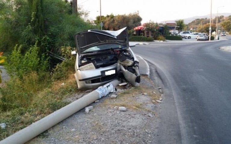 ΙΧ ΕΠΕΣΕ ΣΕ ΚΟΛΩΝΑ ΤΗΣ ΔΕΗ ΚΑΙ ΠΡΟΚΑΛΕΣΕ ΔΙΑΚΟΠΗ ΡΕΥΜΑΤΟΣ ΣΕ ΦΑΛΑΝΗ ΚΑΙ ΑΜΠΕΛΩΝΑ
