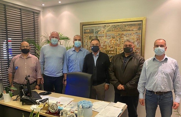 ΜΕ ΤΟ ΠΡΟΕΔΡΕΙΟ ΤΗΣ Ε.Σ.ΠΕ.Θ ΣΥΝΑΝΤΗΘΗΚΕ Ο ΧΡΗΣΤΟΣ ΚΕΛΛΑΣ