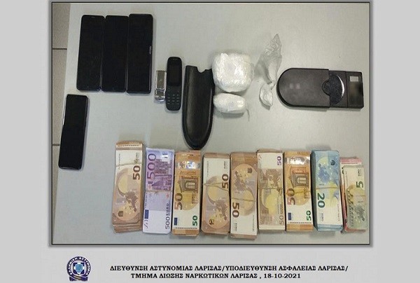 ΑΣΤΥΝΟΜΙΚΟΙ ΤΗΣ ΛΑΡΙΣΑΣ ΣΥΝΕΛΑΒΑΝ ΣΤΗΝ ΑΘΗΝΑ 2 ΑΤΟΜΑ ΓΙΑ ΚΑΤΟΧΗ ΚΟΚΑΪΝΗΣ