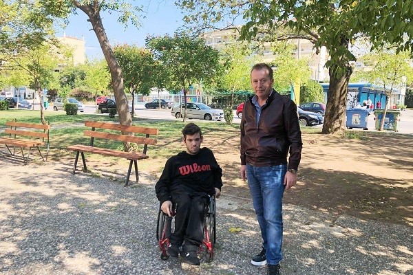 ΣΤΟ ΠΛΕΥΡΟ ΤΟΥ ΛΑΡΙΣΑΙΟΥ ΤΕΝΙΣΤΑ ΡΑΦΑΗΛ ΠΑΤΡΩΝΙΔΗ Ο ΒΑΣΙΛΗΣ ΚΟΚΚΑΛΗΣ