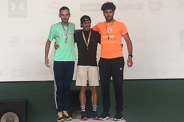 ΑΣΗΜΕΝΙΟΣ ΣΤΟΝ “SPETSES MARATHON” Ο ΝΙΚΟΣ ΤΣΙΚΟΥΡΑΣ