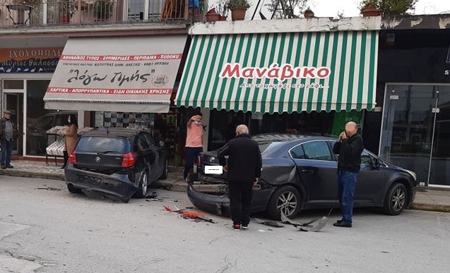 ΤΡΟΧΑΙΟ ΜΕ ΕΝΑΝ ΤΡΑΥΜΑΤΙΑ ΣΤΟ ΚΕΝΤΡΟ ΤΟΥ ΑΜΠΕΛΩΝΑ (ΦΩΤΟ)